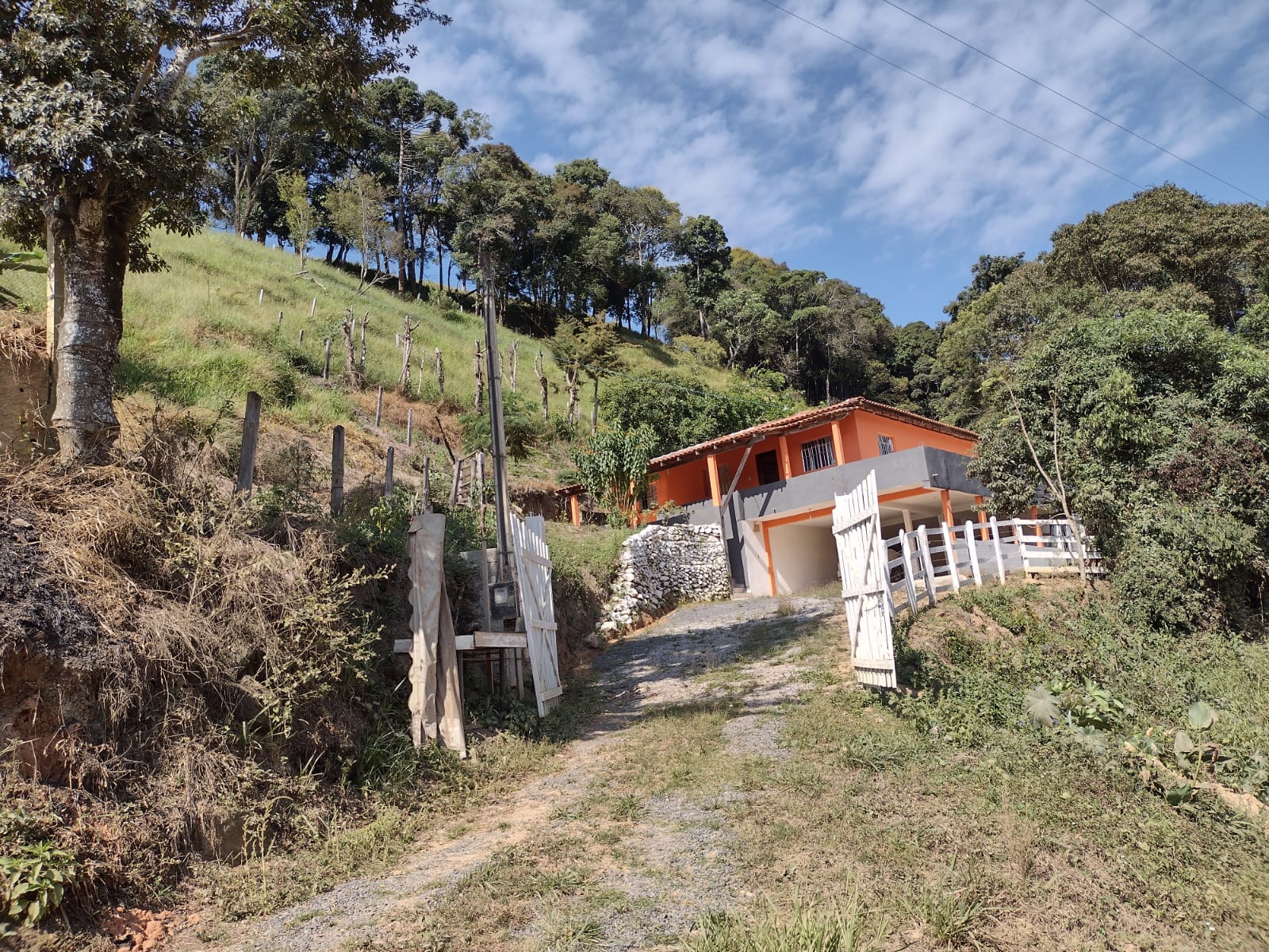 Chácara casa com 3 quartos, apenas 6 km do centro de Camanducaia e 17 km de Monte Verde cod. 1179