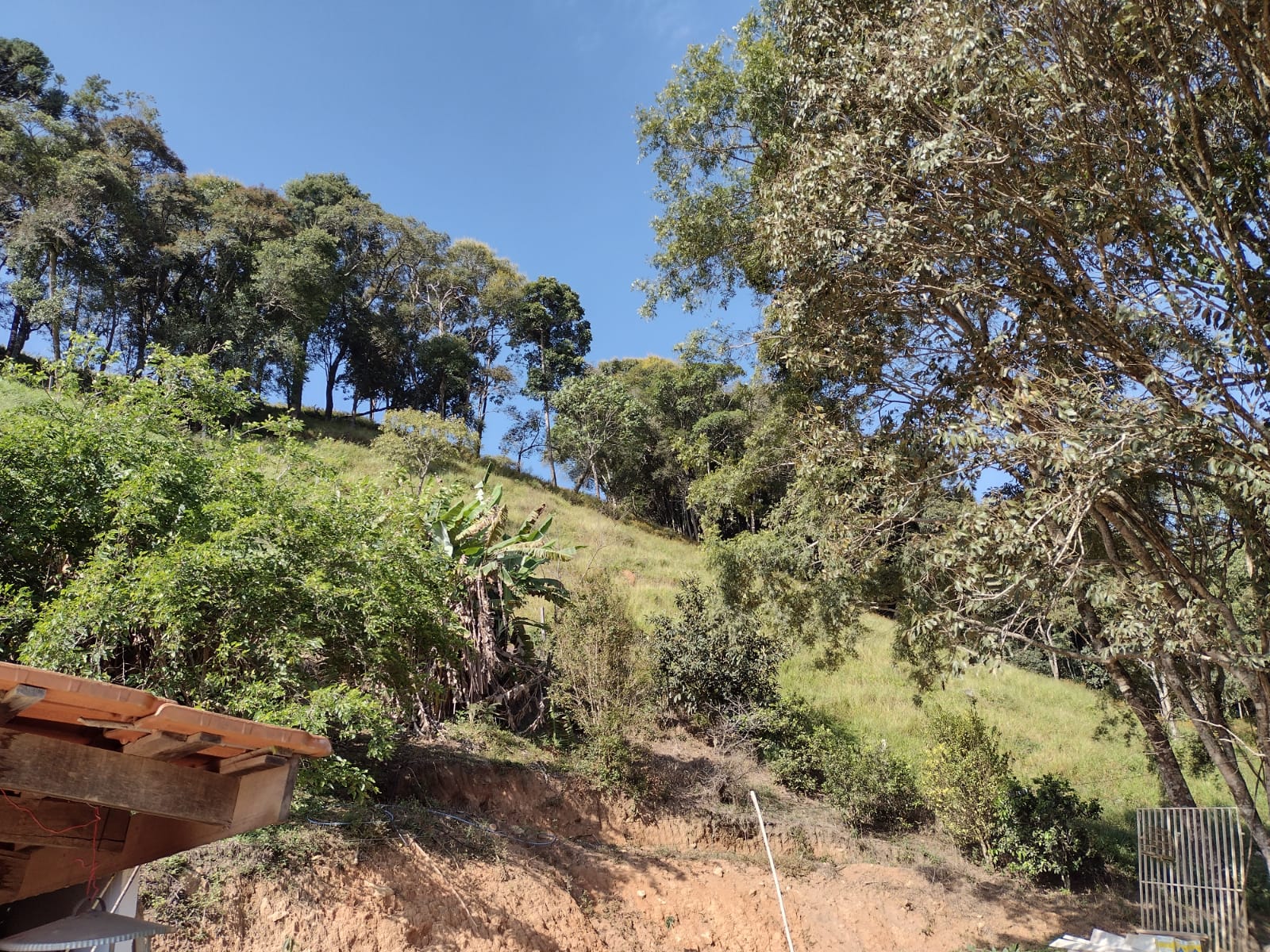 Chácara casa com 3 quartos, apenas 6 km do centro de Camanducaia e 17 km de Monte Verde cod. 1179