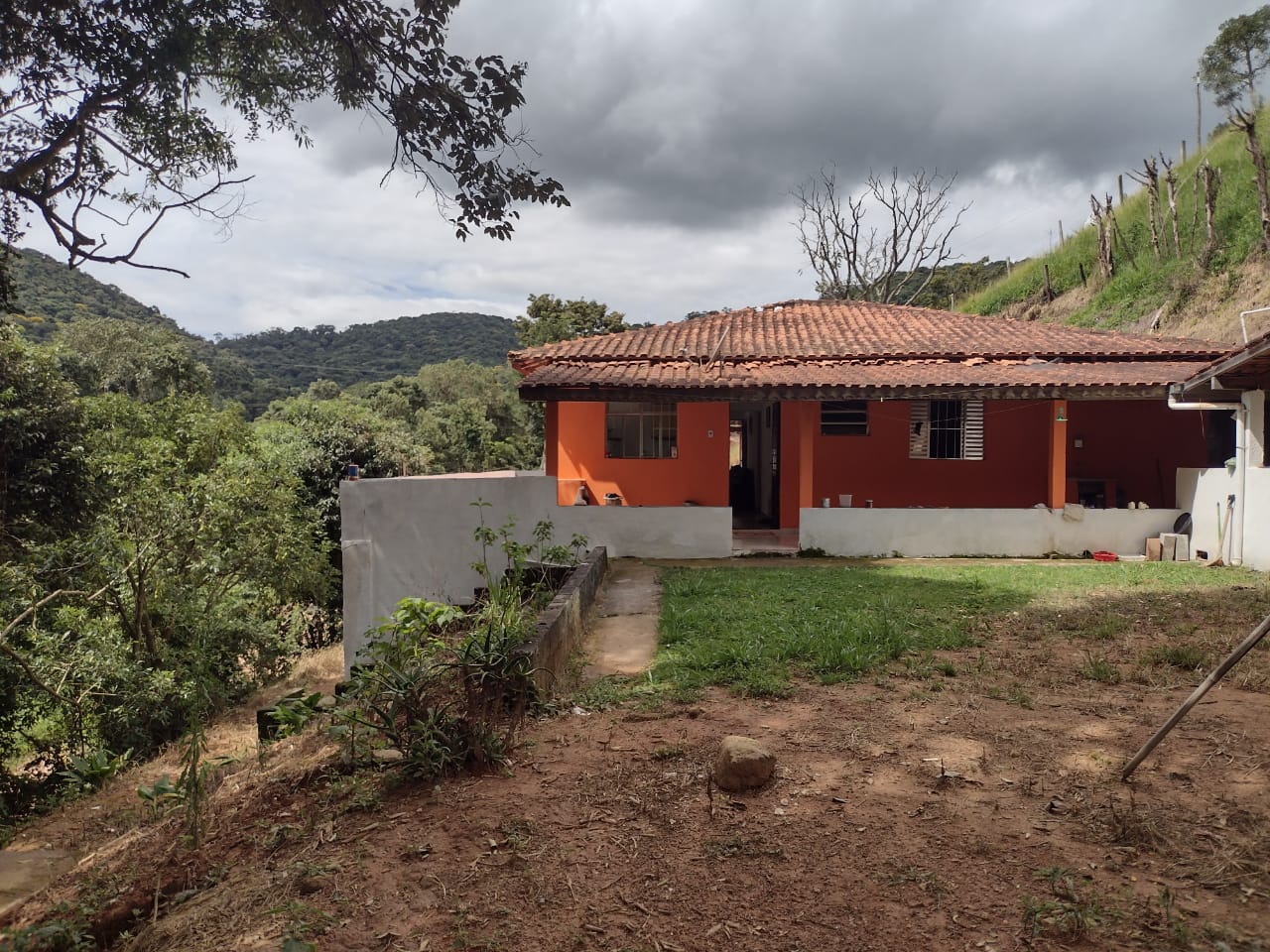 Chácara casa com 3 quartos, apenas 6 km do centro de Camanducaia e 17 km de Monte Verde cod. 1179