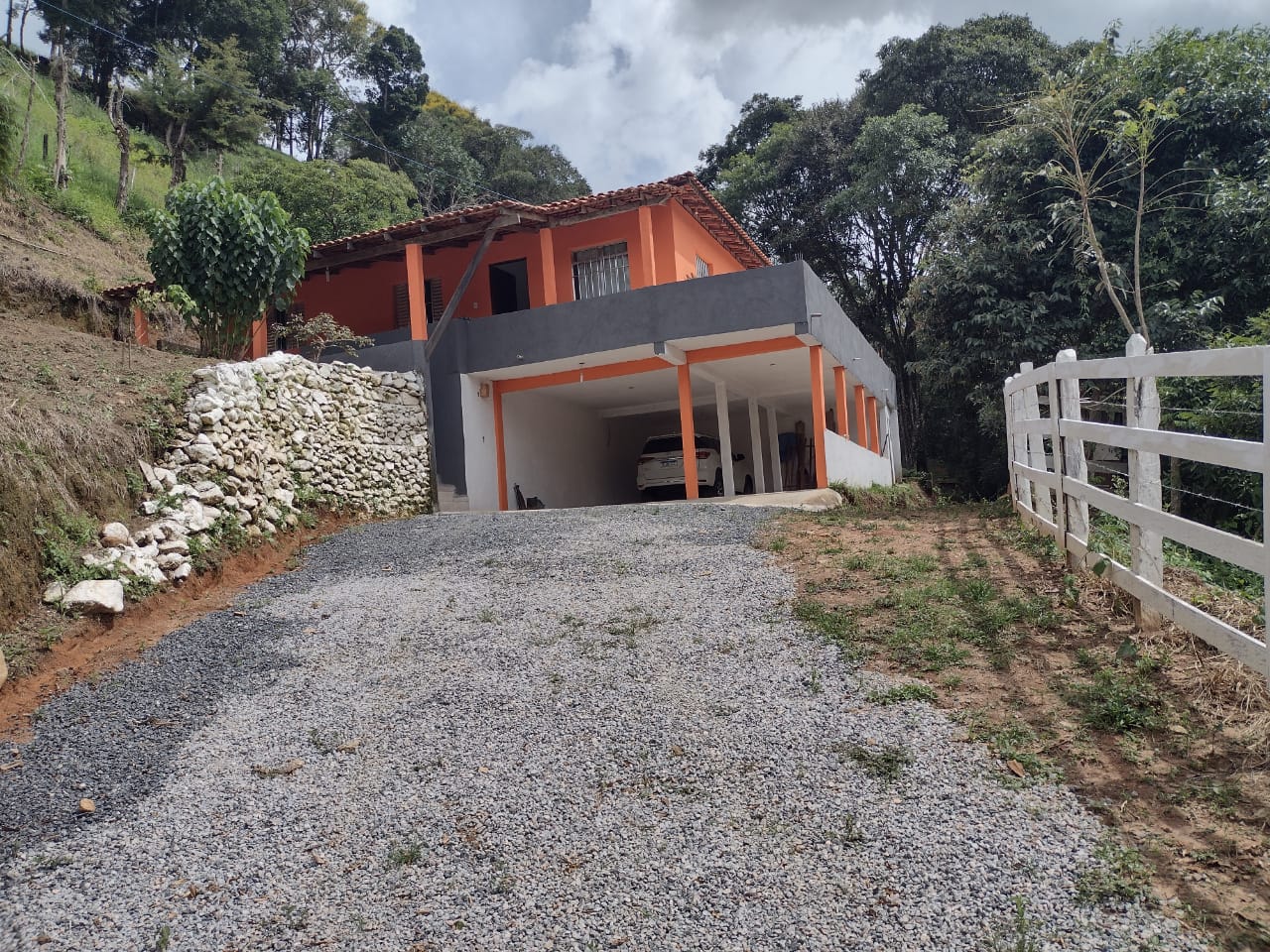 Chácara casa com 3 quartos, apenas 6 km do centro de Camanducaia e 17 km de Monte Verde cod. 1179