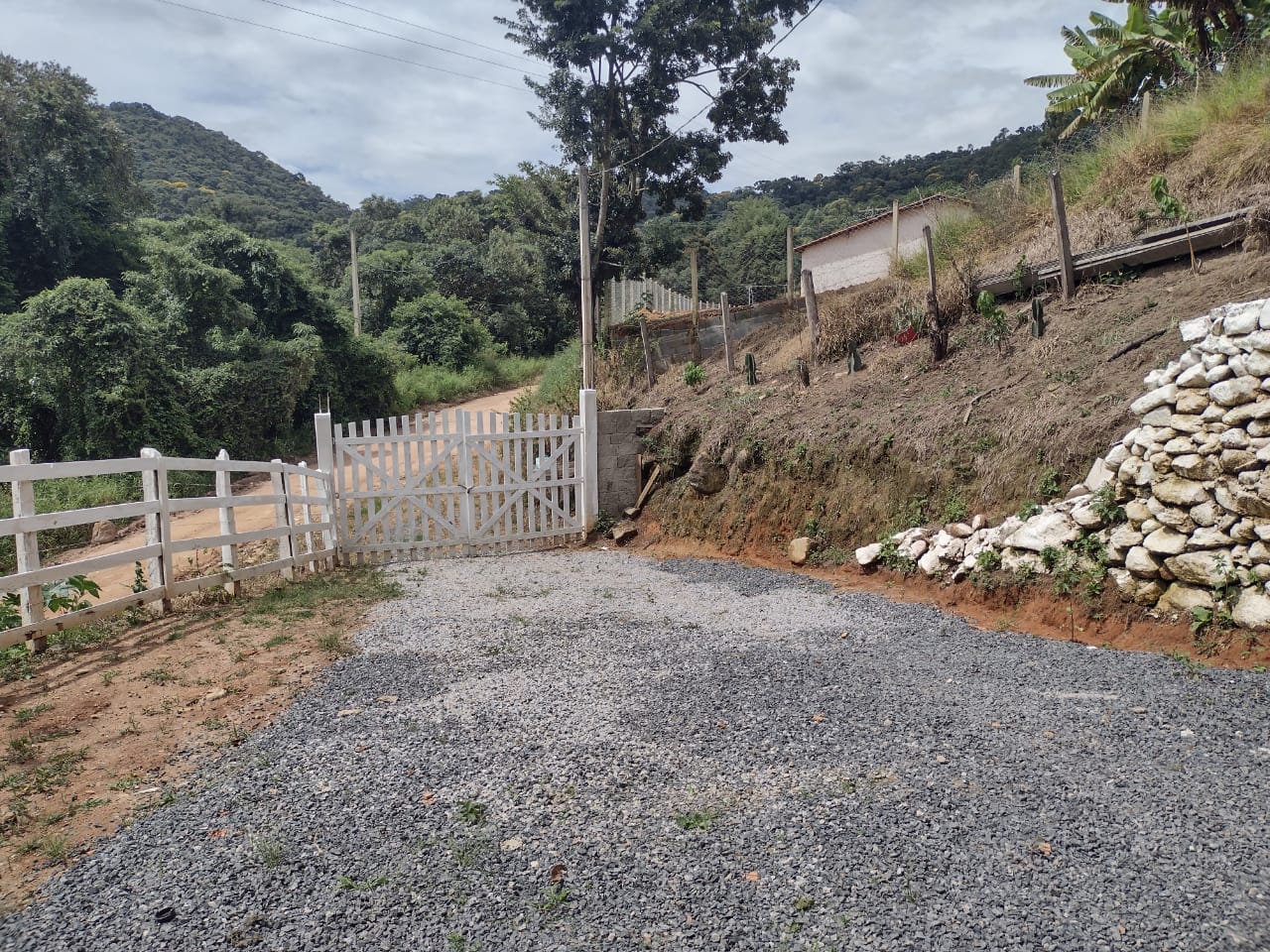 Chácara casa com 3 quartos, apenas 6 km do centro de Camanducaia e 17 km de Monte Verde cod. 1179