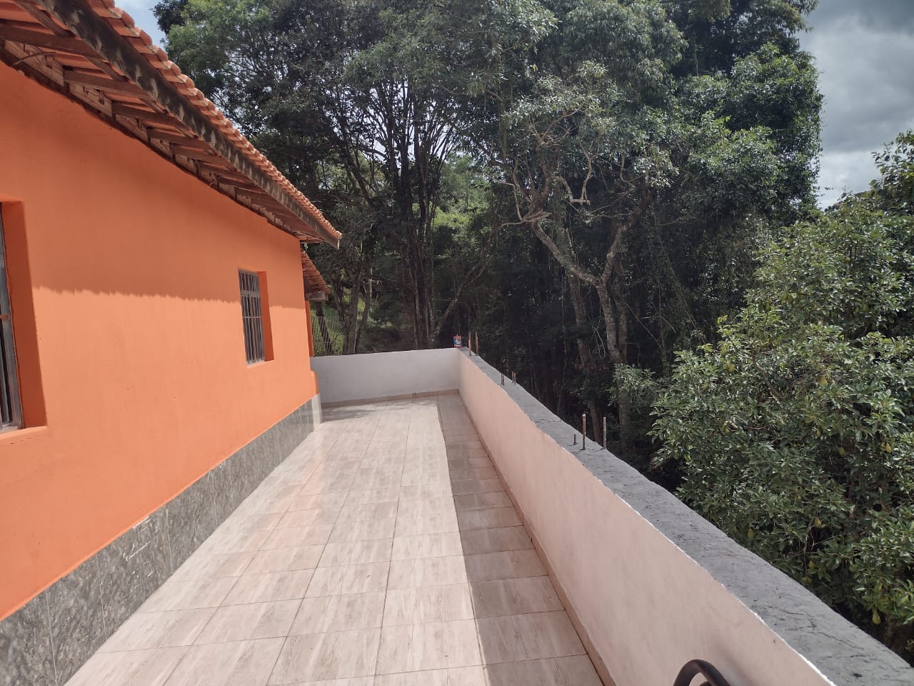 Chácara casa com 3 quartos, apenas 6 km do centro de Camanducaia e 17 km de Monte Verde cod. 1179