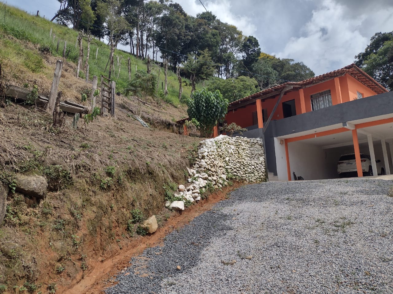 Chácara casa com 3 quartos, apenas 6 km do centro de Camanducaia e 17 km de Monte Verde cod. 1179