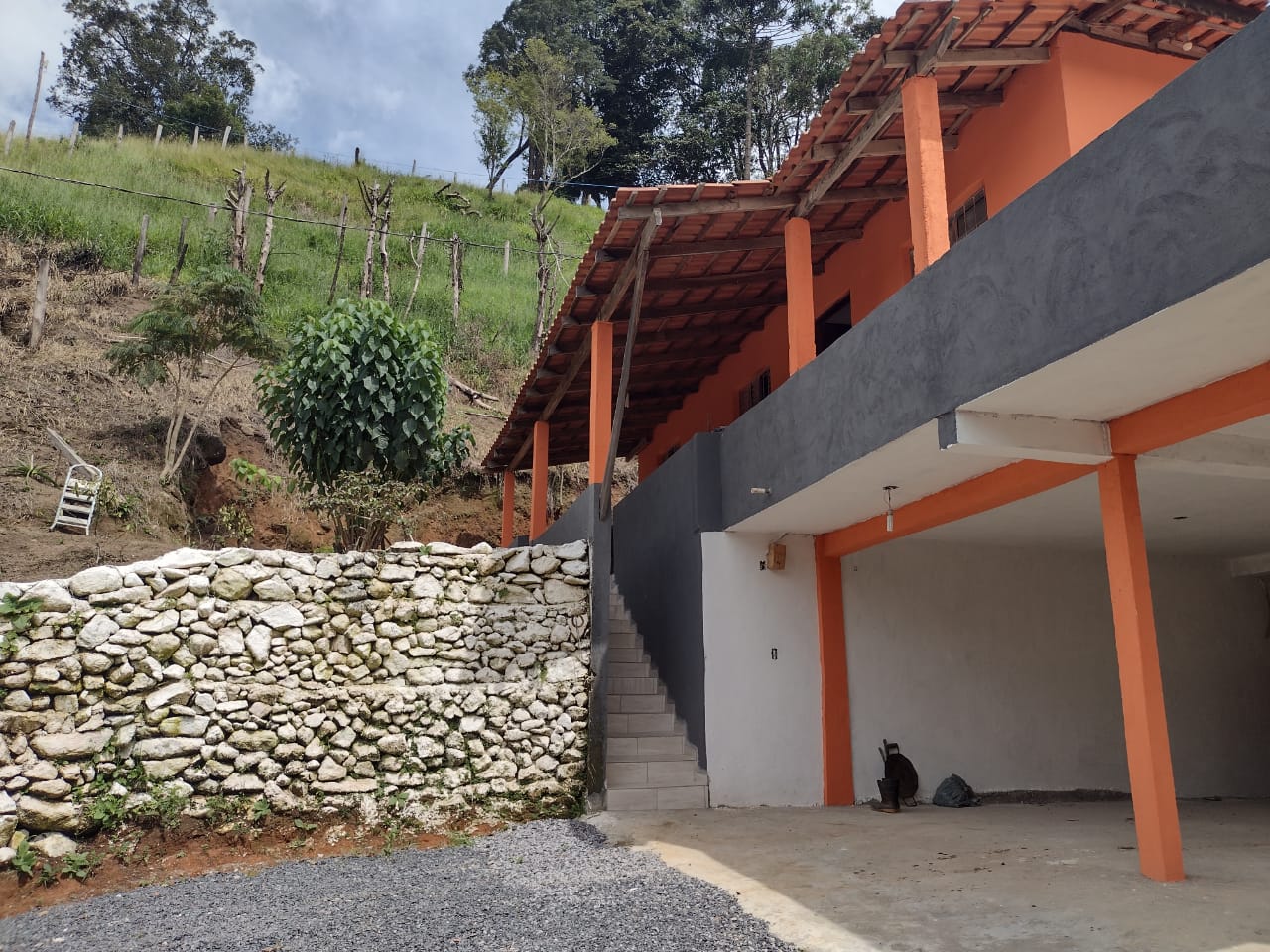 Chácara casa com 3 quartos, apenas 6 km do centro de Camanducaia e 17 km de Monte Verde cod. 1179