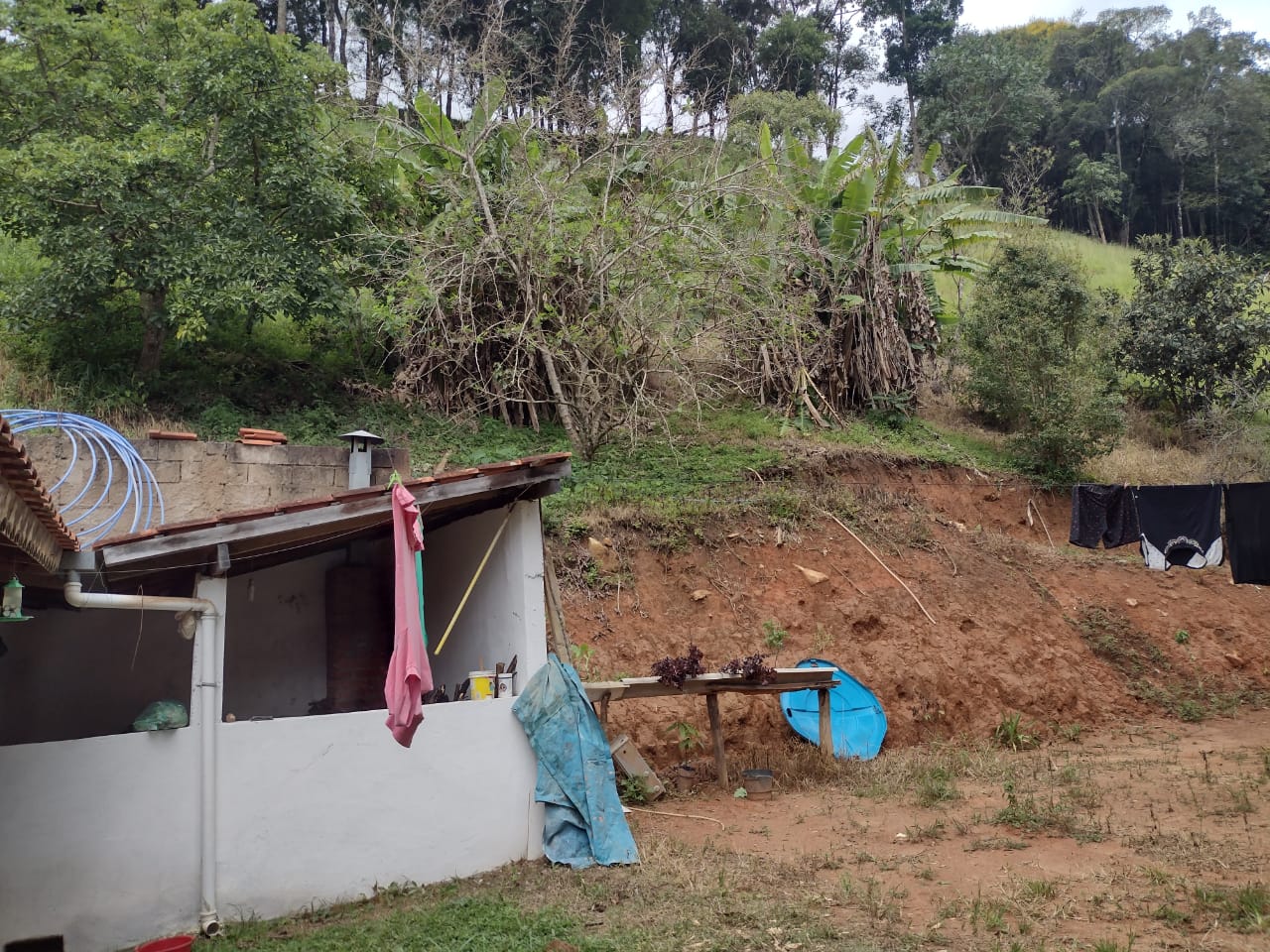 Chácara casa com 3 quartos, apenas 6 km do centro de Camanducaia e 17 km de Monte Verde cod. 1179
