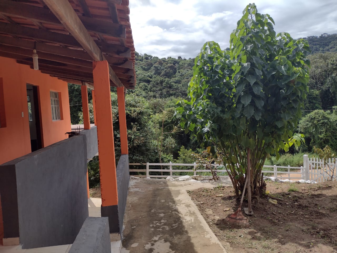 Chácara casa com 3 quartos, apenas 6 km do centro de Camanducaia e 17 km de Monte Verde cod. 1179