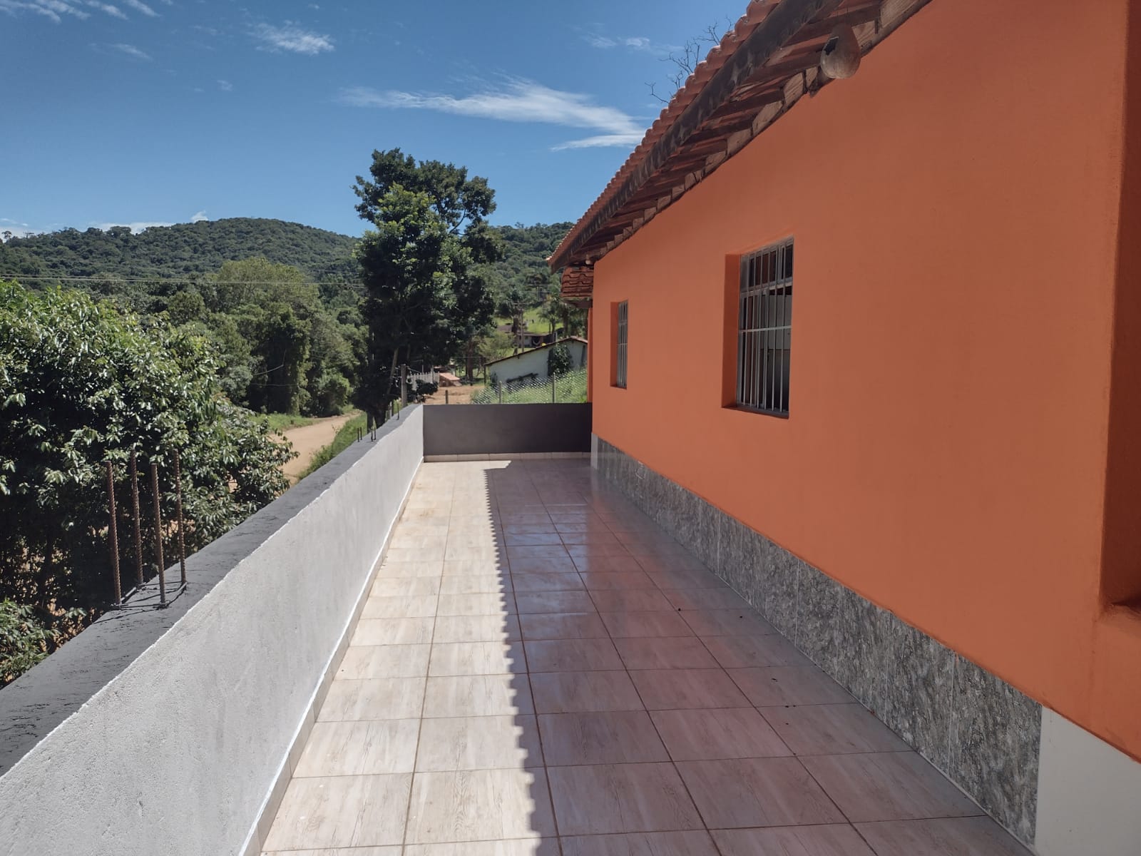 Chácara casa com 3 quartos, apenas 6 km do centro de Camanducaia e 17 km de Monte Verde cod. 1179
