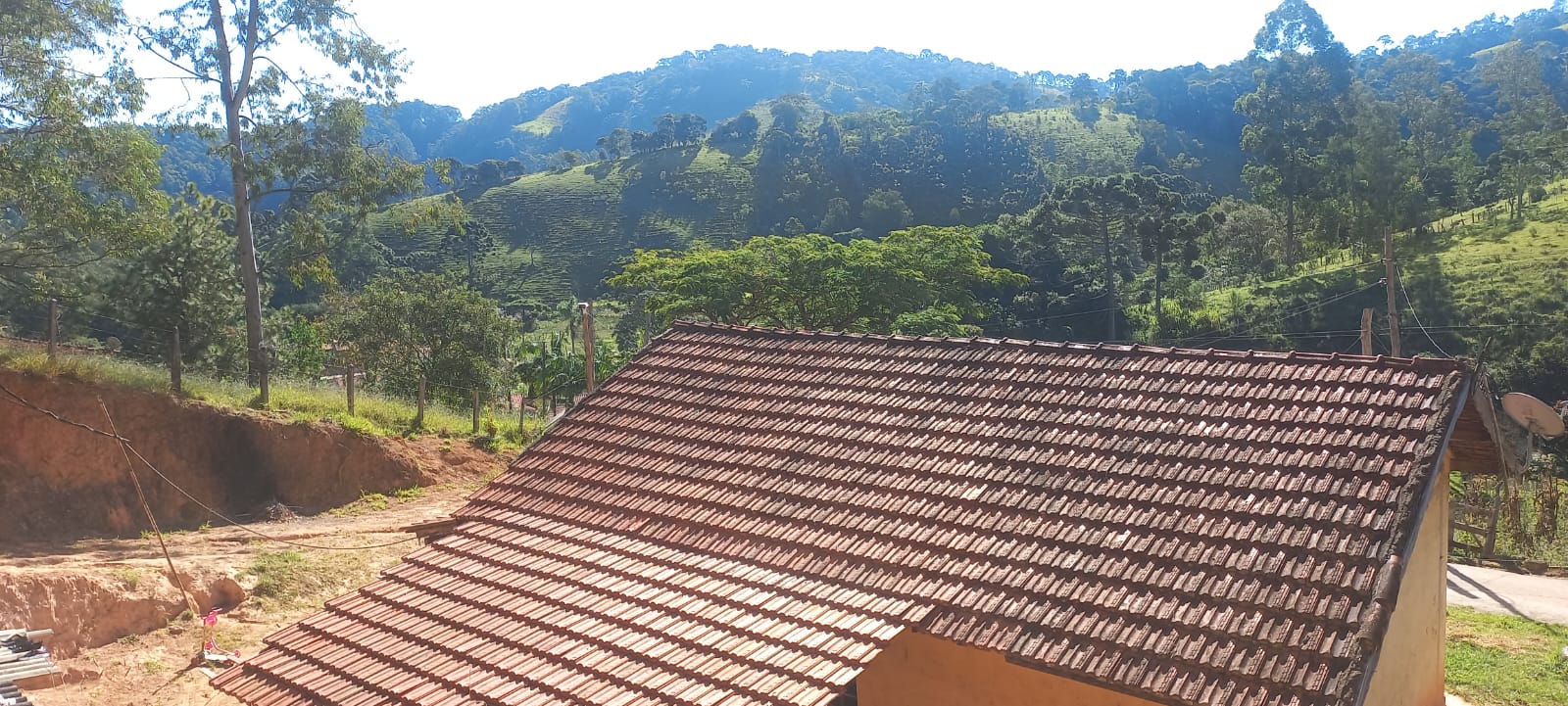 Oportunidade: Casa com 3 quartos e terreno de 1.000m² em Camanducia - MG cód 1181