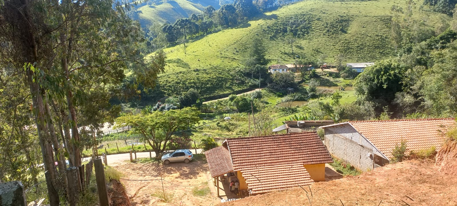Oportunidade: Casa com 3 quartos e terreno de 1.000m² em Camanducia - MG cód 1181
