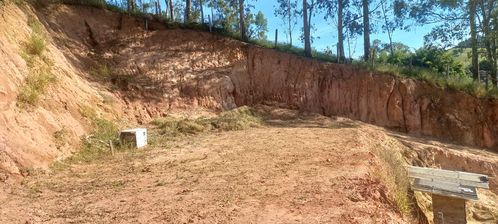 Oportunidade: Casa com 3 quartos e terreno de 1.000m² em Camanducia - MG cód 1181