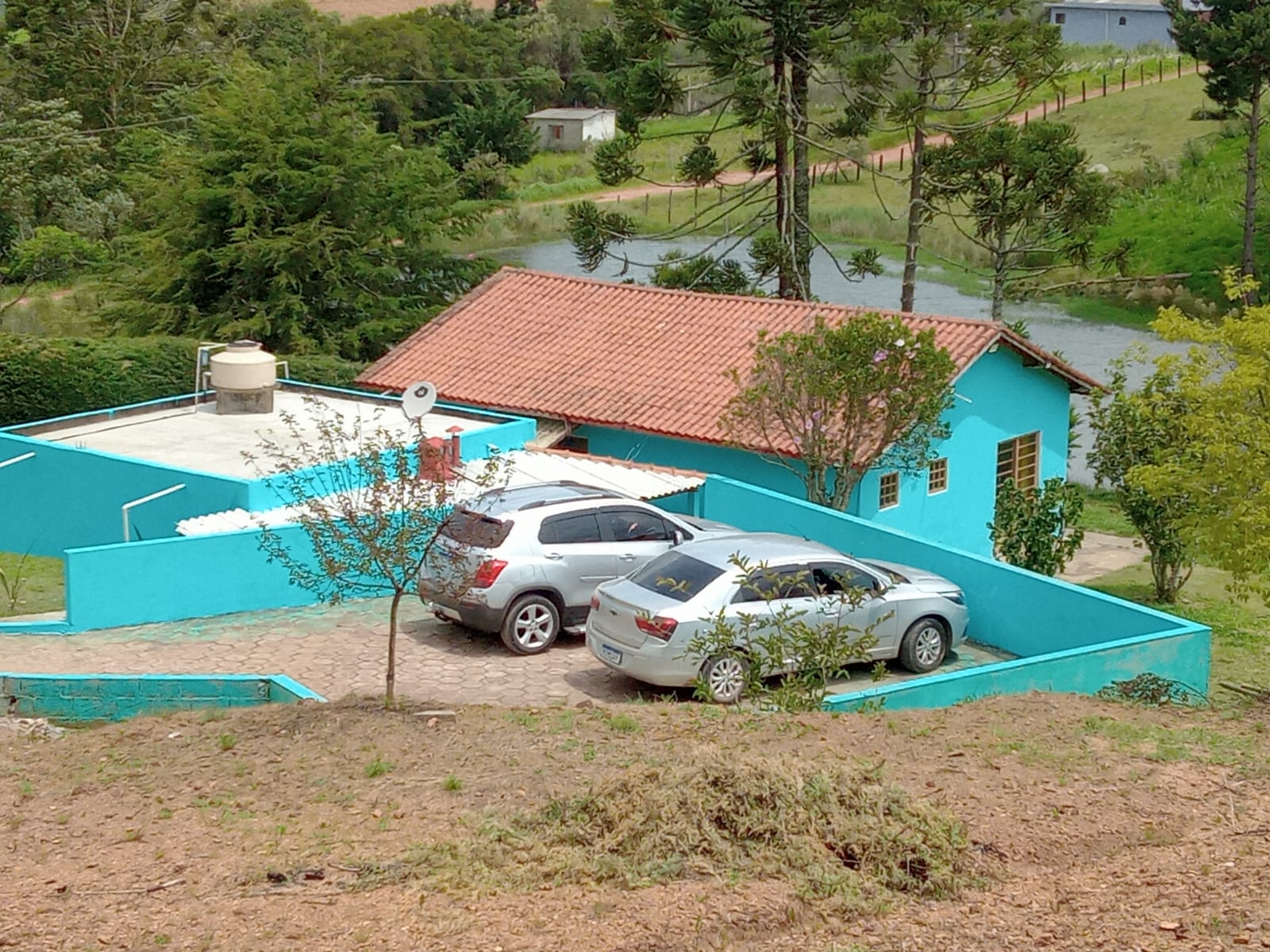 Chácara à Venda com Casa, Lago, Pomar e Quadra – Área de 5.680 m² Munhoz-MG cod 1191