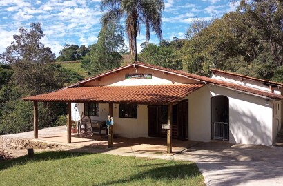 Viva Dias de Paz e Simplicidade em Uma Chácara com Lago e Piscina no Sul de Minas! cod. 1192