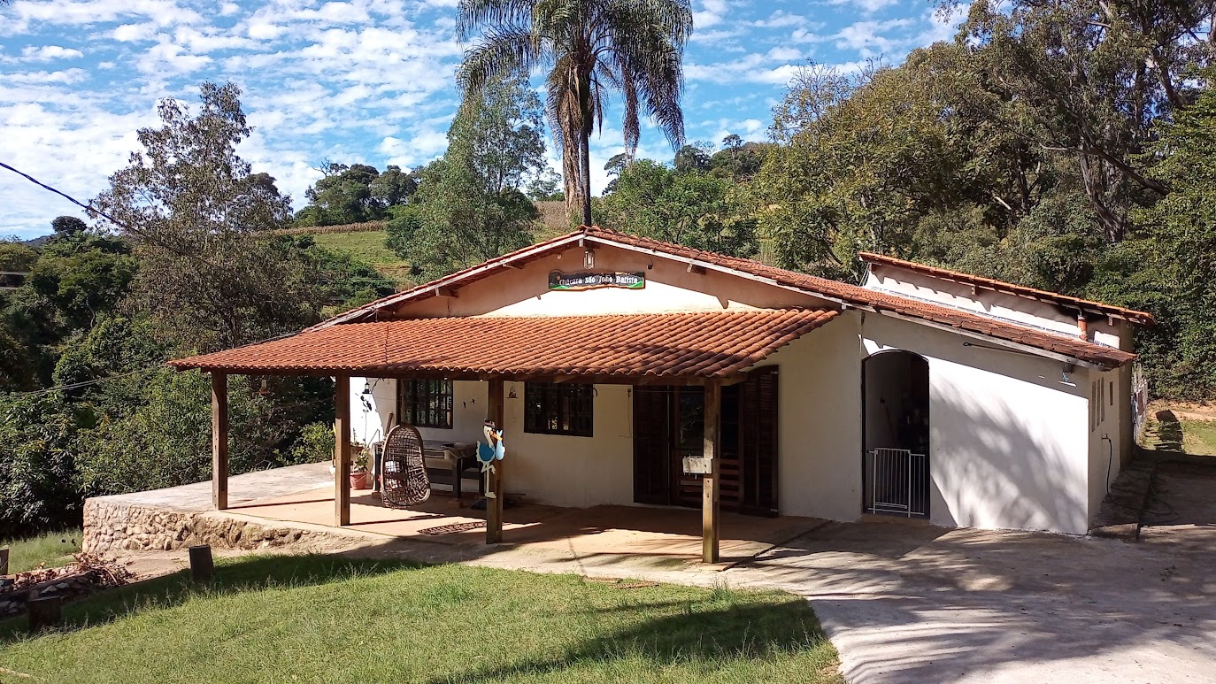 Viva Dias de Paz e Simplicidade em Uma Chácara com Lago e Piscina no Sul de Minas! cod. 1192