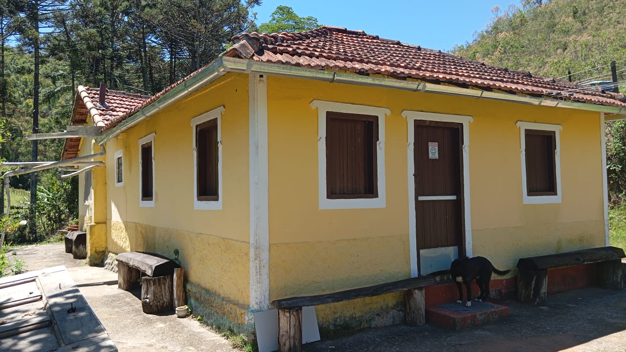 Chácara Charmosa com Lago e Casa de Fazenda em Meio às Araucárias – 4.000m cod 1194