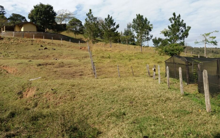 Sítio com, piscina, jacuzzi, baias, + casa de caseiro Localizado em Extrema MG | código 394