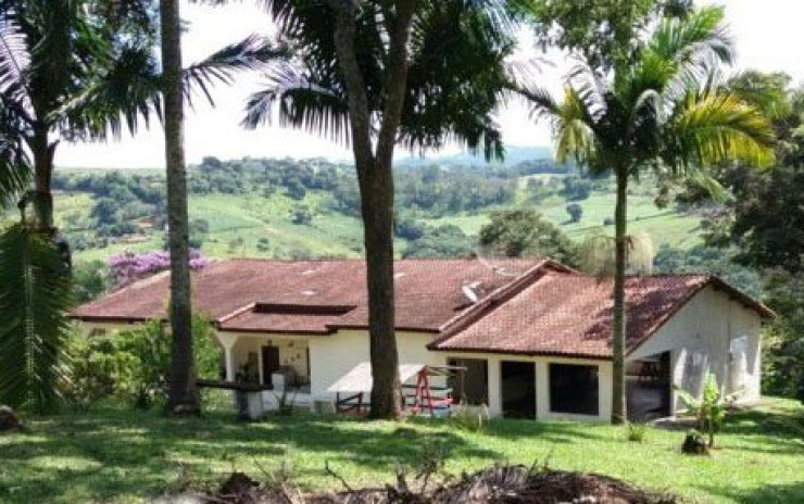 Sitio - casa grande, piscina, área gourmet, pomar, rio. | Extrema MG | código 637