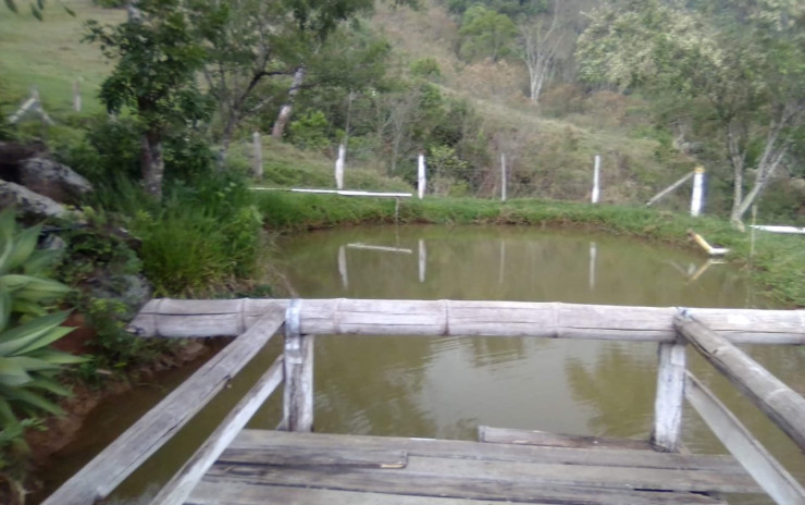 Chácara com lago de peixes, casa + edícula | Extrema - MG | código 683