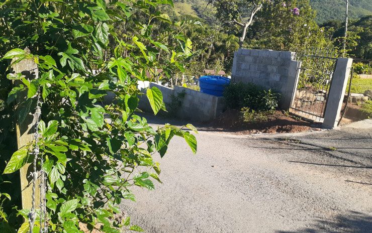 Chácara com casa com poço semi artesiano, local rota turística | Extrema - MG | código 753