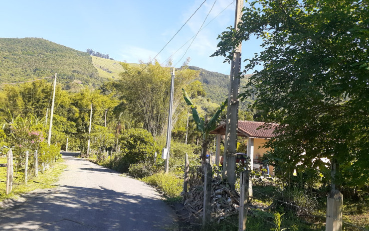 Chácara com casa com poço semi artesiano, local rota turística | Extrema - MG | código 753