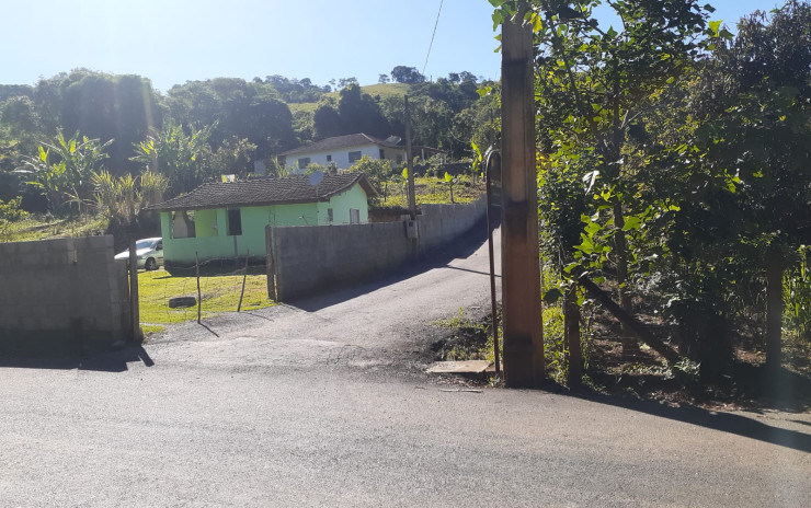 Chácara com casa com poço semi artesiano, local rota turística | Extrema - MG | código 753