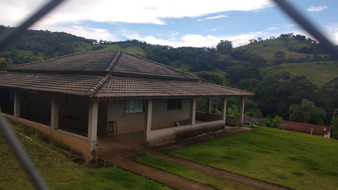 Chácara: terreno plano com casa sede e casa de caseiro | Extrema - MG | código 785