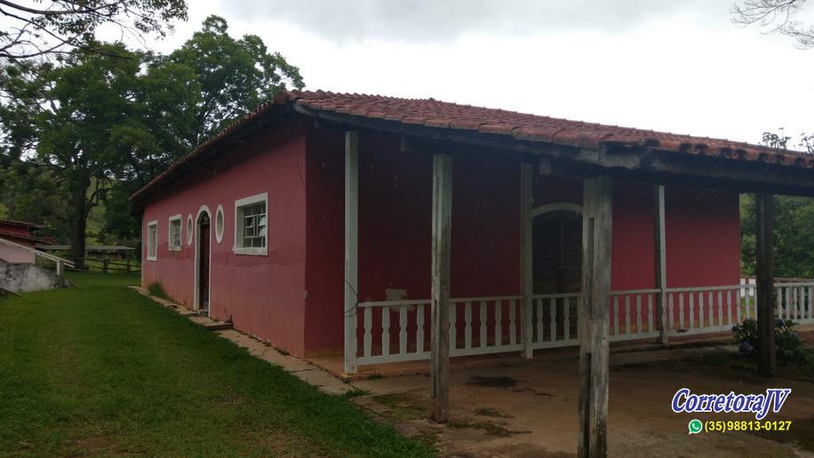 Sitio com piscina, salão de festa, 6 lagos, córrego, varias casas | Itapeva - MG | código 820