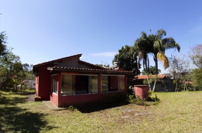 Chácara - casa com varanda, churrasqueira; horta, pomar | Munhóz - MG | código 828