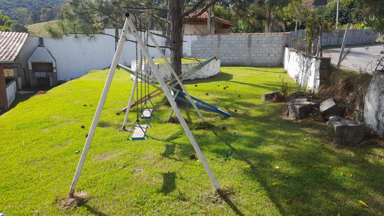 Chácara com casa, piscina, churrasqueira, forno  a lenha | Extrema - MG | código 880