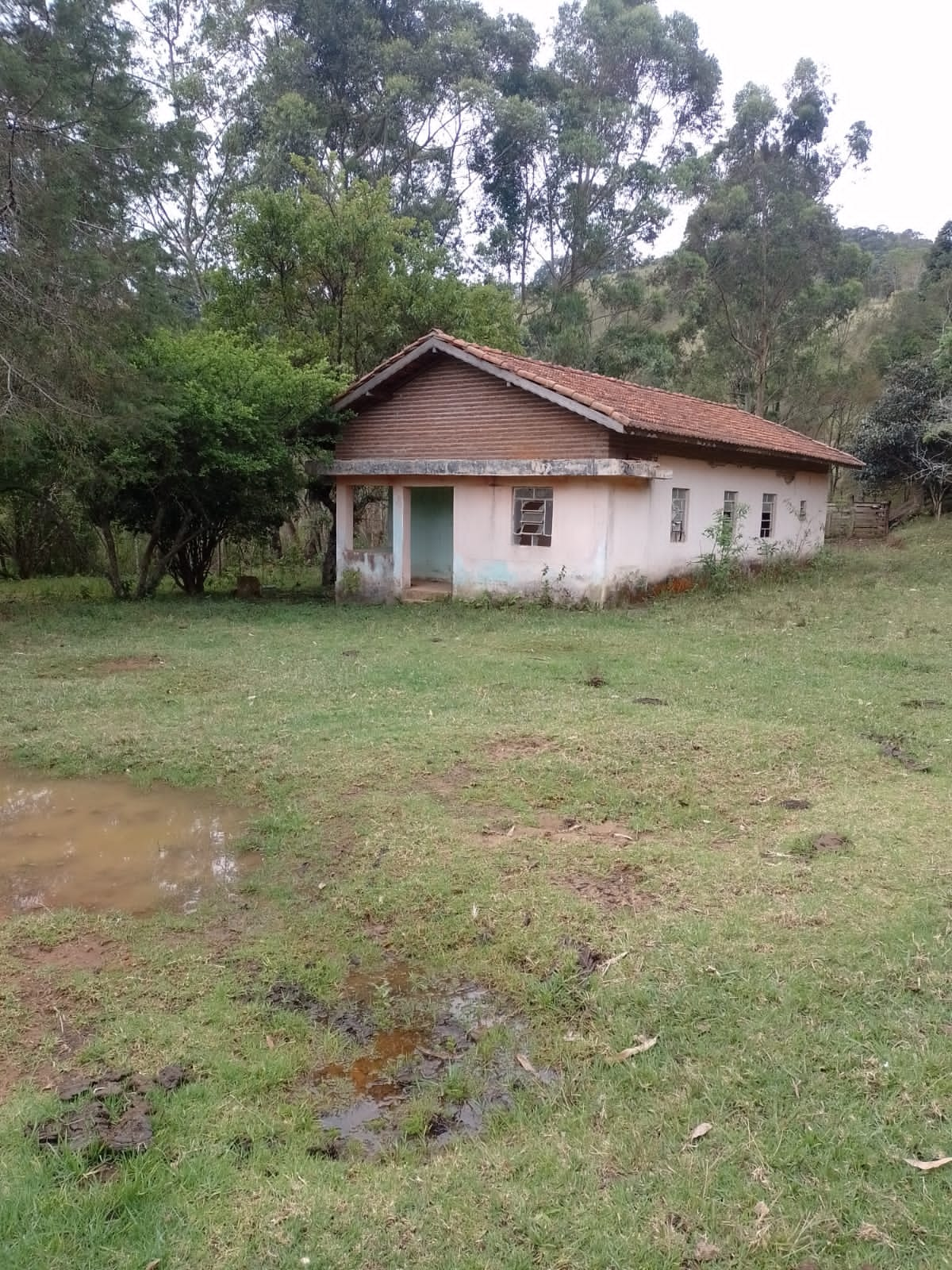 Sítio com lago, nascente, casa com 4 quartos, local turístico | Camanducaia - MG | código 912