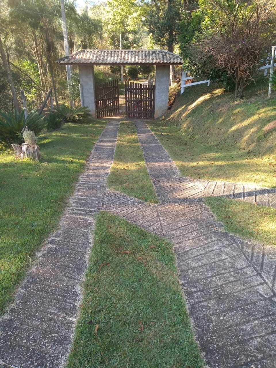 Sítio com piscina localizado na cidade de Extrema; 15 km da cidade | Extrema - MG | código 921