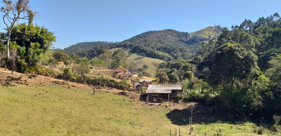 Sitio com casa sede e casa de caseiro, pequeno pomar | Itapeva - MG | código 934