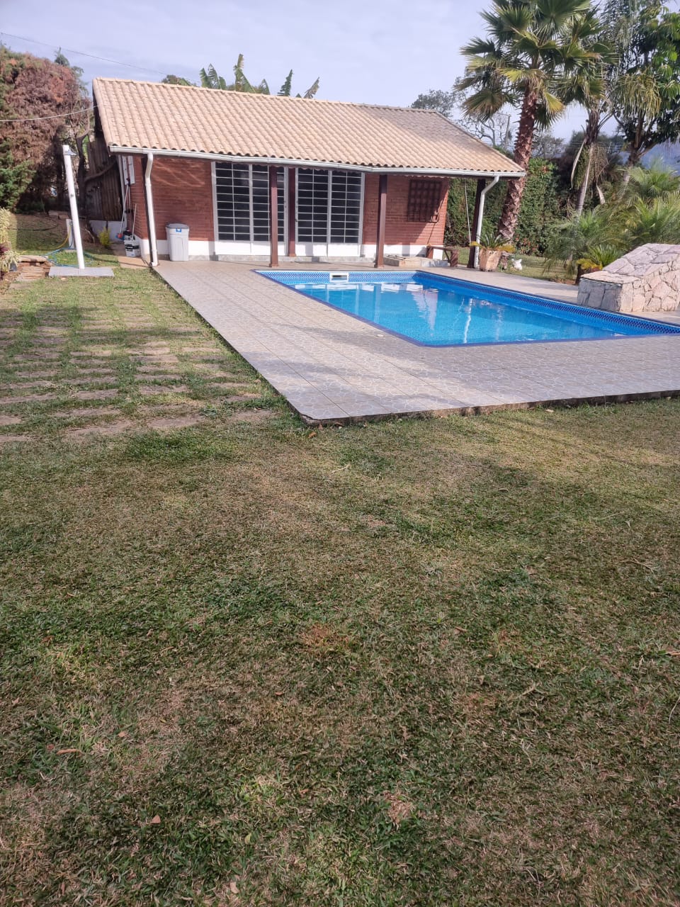 Chácara bairro nobre / piscina, casa c/ 3 dormitórios, churrasqueira  | Extrema - MG  | código 977