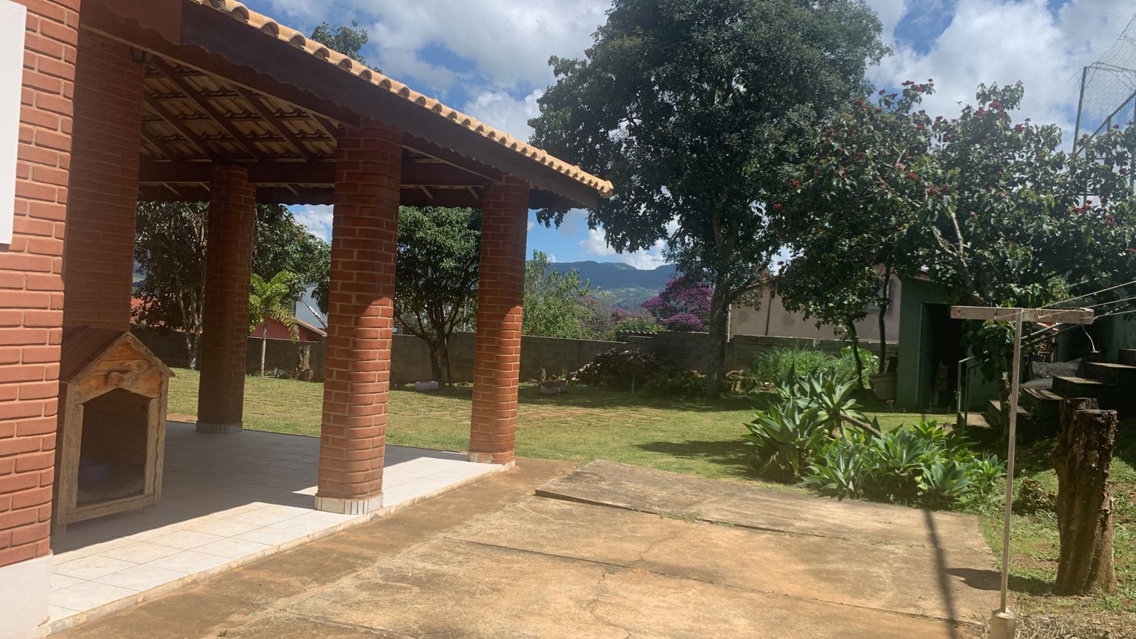 Chácara bairro nobre / piscina, casa c/ 3 dormitórios, churrasqueira  | Extrema - MG  | código 977