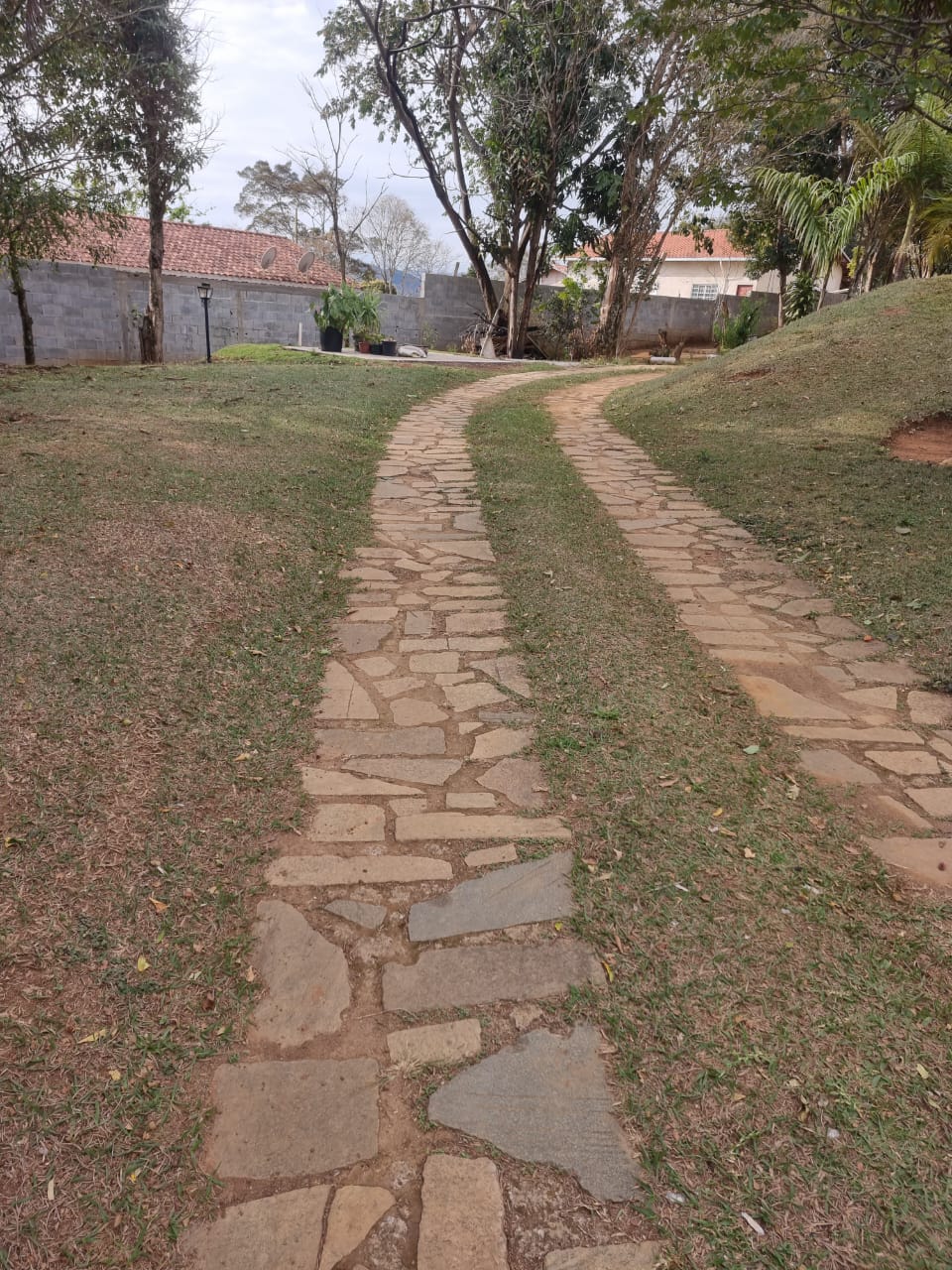 Chácara bairro nobre / piscina, casa c/ 3 dormitórios, churrasqueira  | Extrema - MG  | código 977