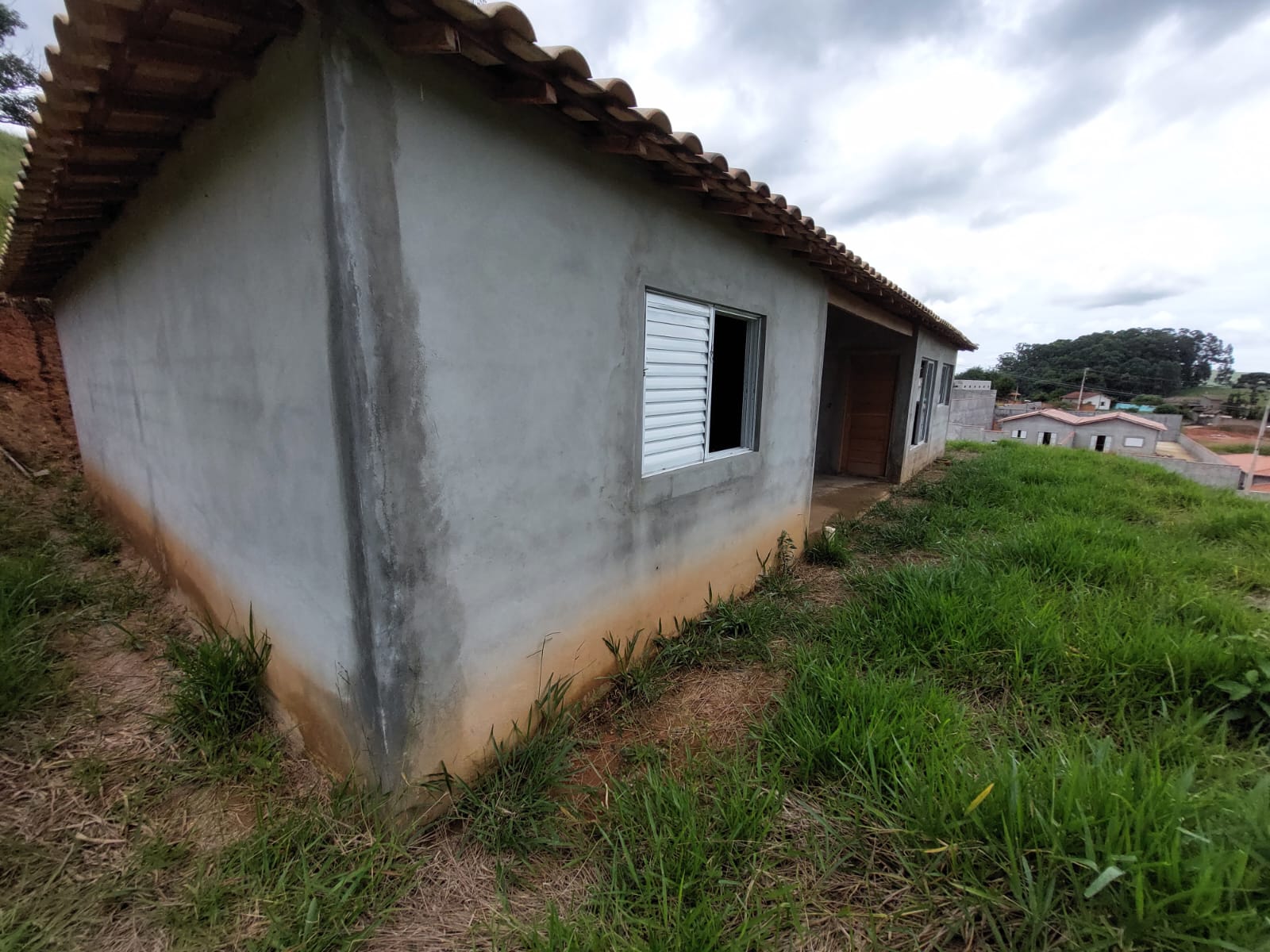 Chácara, casa com 3 quartos sendo 1 suíte, ótimo local | Toledo - MG  | código 985