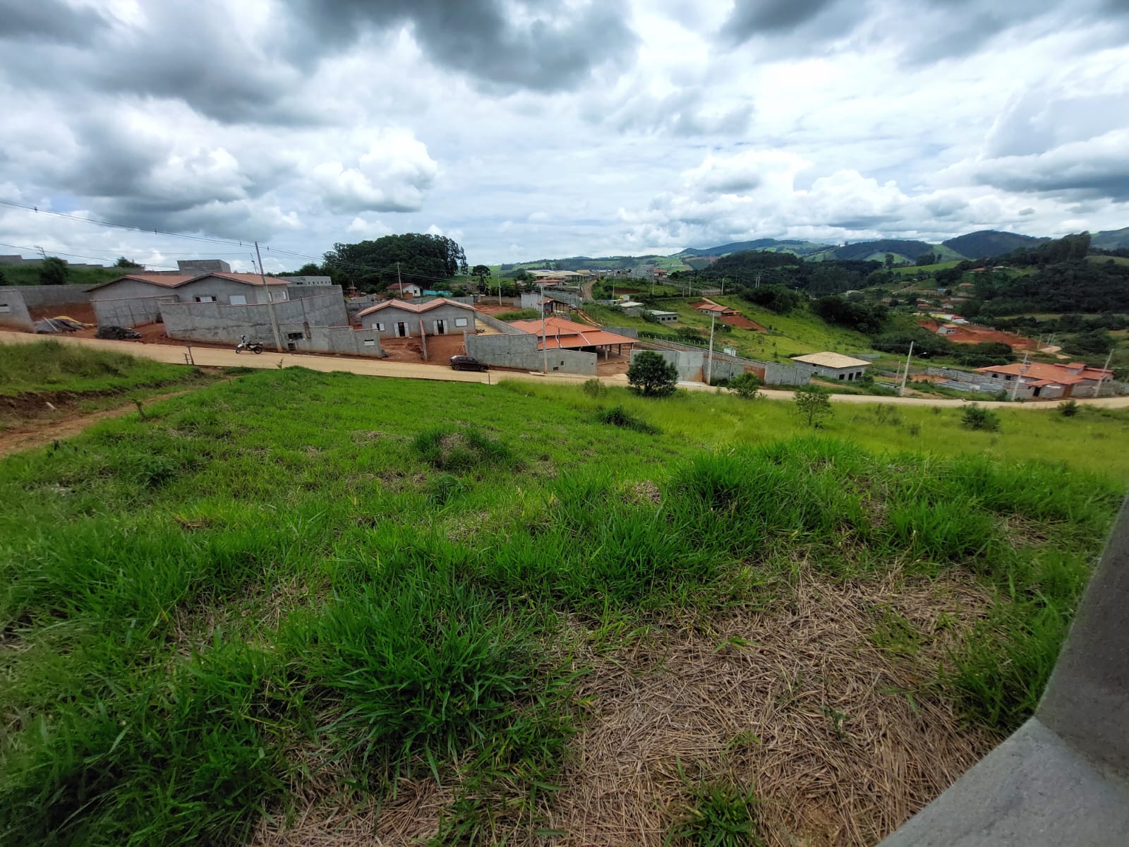 Chácara, casa com 3 quartos sendo 1 suíte, ótimo local | Toledo - MG  | código 985