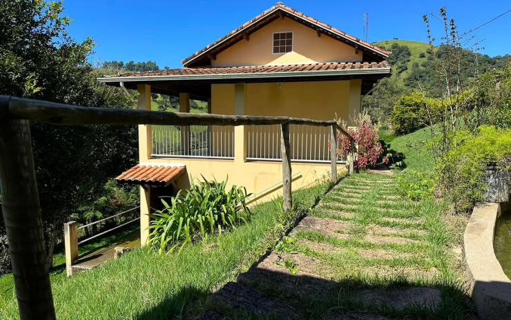 Sítio com2 casas, piscina, lago ornamental, churrasqueira | Cambuí - MG  | código 993